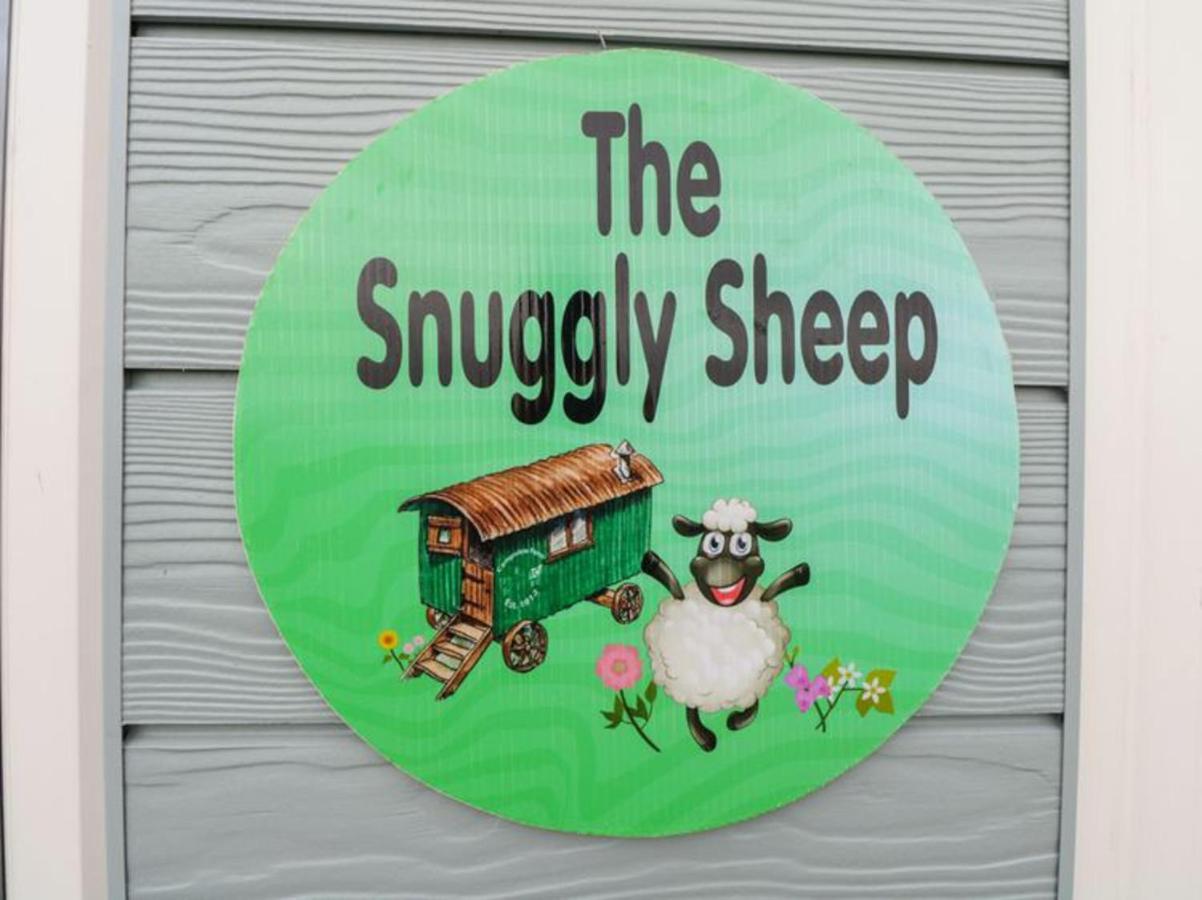 The Snuggly Sheep Shepherd Hut Farm Stay Ballyshannon Exterior photo